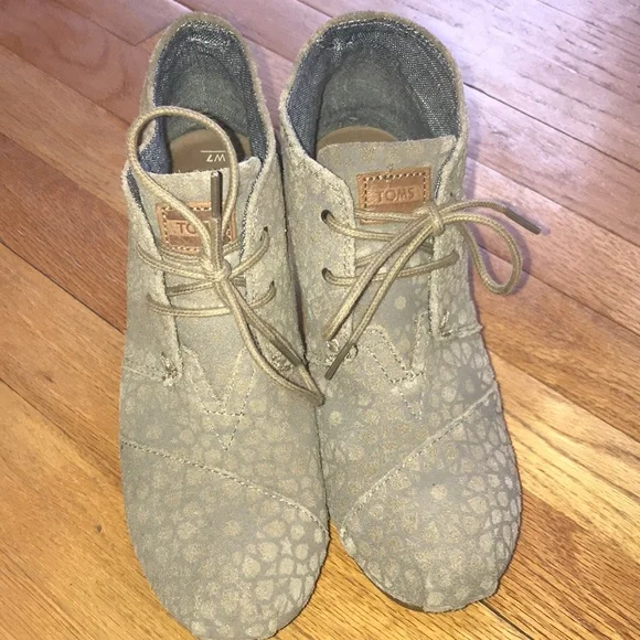 Toms Taupe Moroccan Desert Wedge - Picture 3 of 10